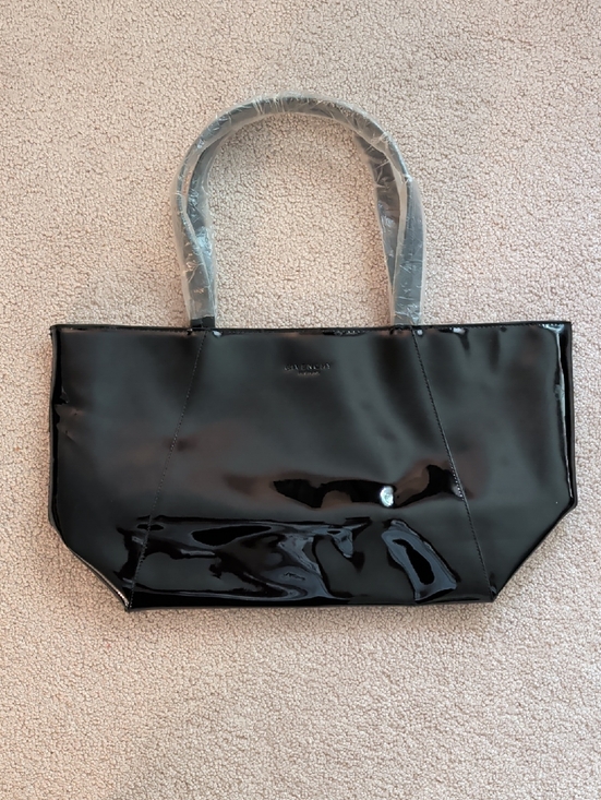 Givenchy Handbags - Givenchy Black Patent Tote with Gloss Finish
